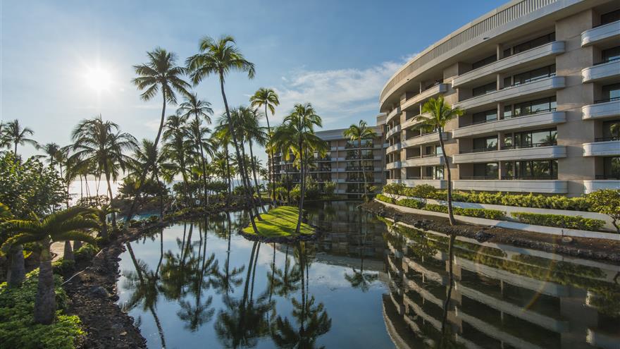 Exterior view of Ocean Tower resort in Hawaii