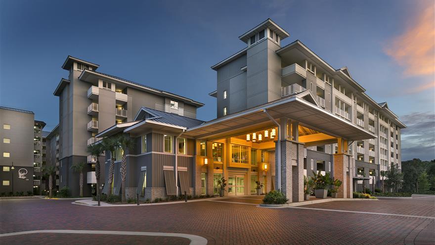 Exterior view of Ocean Oak Resort, a Hilton Grand Vacations Club located at Hilton Head, South Carolina.