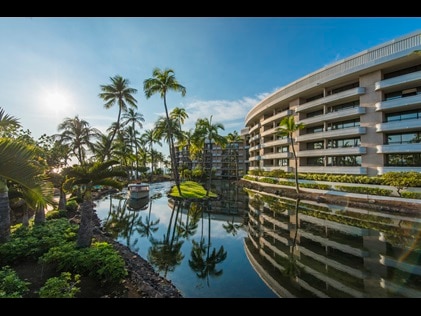 Exterior shot of Ocean Tower by Hilton Grand Vacations resort on the Big Island in Hawaii. 