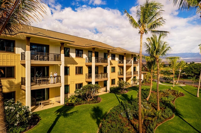 Beautiful exterior shot of Maui Bay Villas, a Hilton Grand Vacations Club, palm trees blowing in the seabreeze, Maui, Hawaii. 