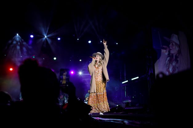 LeeAnn Rimes on stage, Hilton Grand Vacations Tournament of Champions, Lake Nona Gold & Country Club, Florida. 