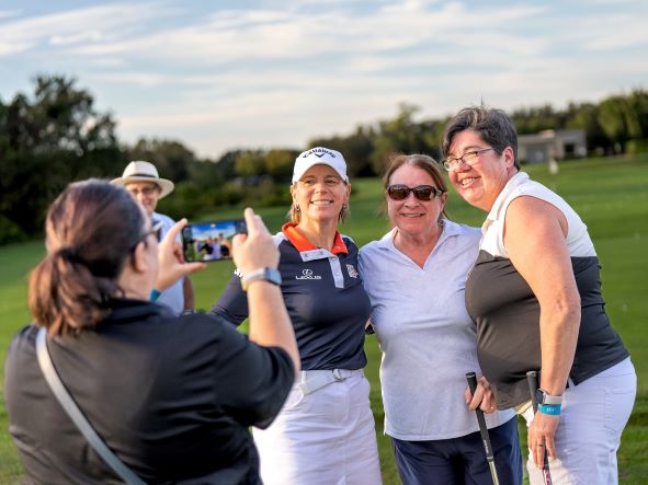 Hilton Grand Vacations Owners pose with World Hall of Fame golfer Annika Sorenstam at an HGV Presents event