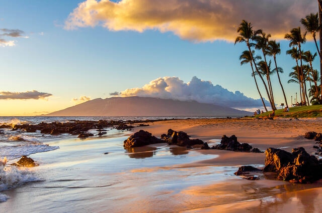 Gorgeous beach scence, sunset, Hawaii. 