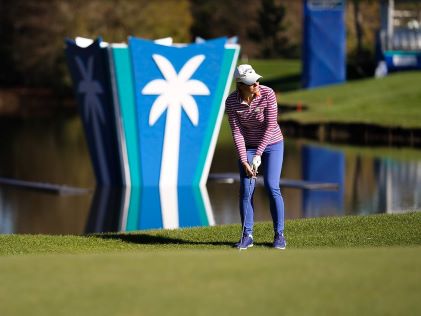 Annika Sorenstam lines up a shot at the Hilton Grand Vacations Tournament of Champions