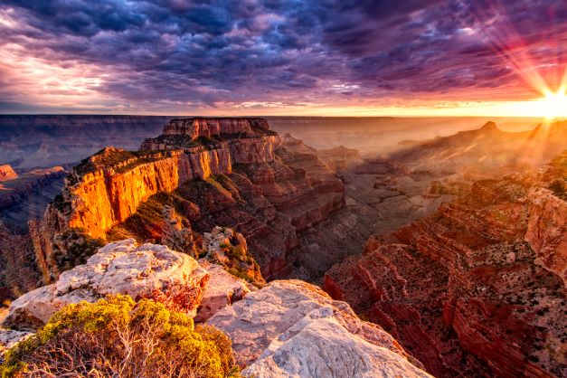 Stunning sunrise over the Grand Canyon, Arizona.