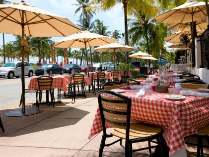 Outdoor restaurant seating along Ocean Avenue in Miami, Florida