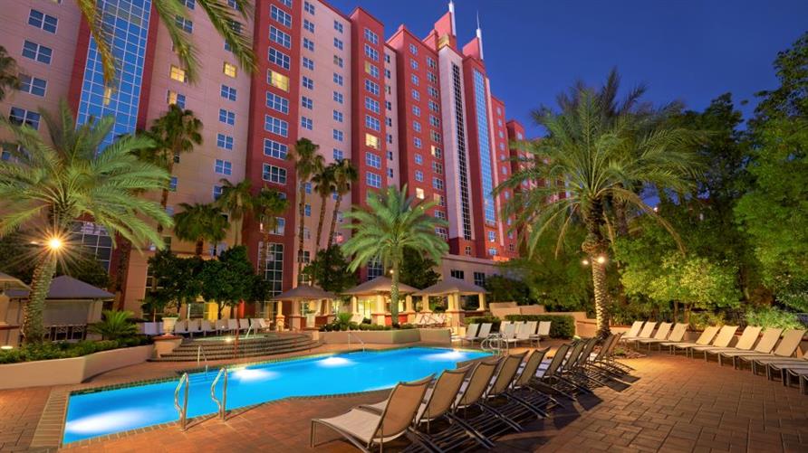 The courtyard and pool of Flamingo, a Hilton Grand Vacations Club in Las Vegas