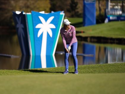 Annika Sorenstam prepares to swing at the Hilton Grand Vacations Tournament of Champions