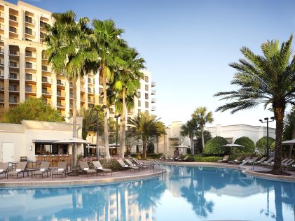 Pool and exterior of Las Palmeras, a Hilton Grand Vacations Club in Orlando