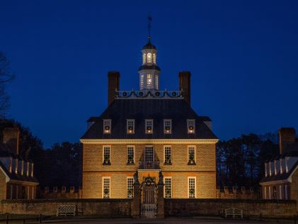 Colonial building in Virginia at night