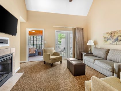 Living room of a multi-Bedroom Suite at The Historic Powhatan, a Hilton Vacation Club in Williamsburg, Virginia