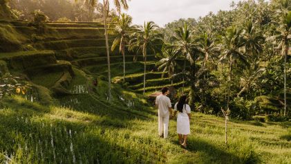 Verdant cliff, couple gazing, Bali. 