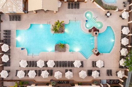 Drone shot directly overhead of the sparkling blue pool at Scottsdale Villa Mirage, a Hilton Grand Vacation Club