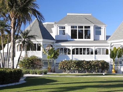 View of the main building of the Hilton Grand Vacations Casa Ybel Resort on Sanibel Island in Florida