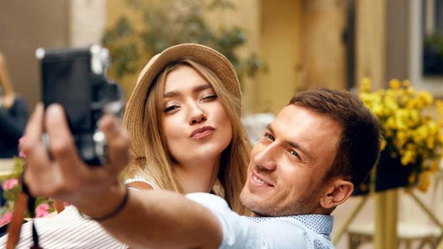 A couple taking a selfie while on vacations with Hilton Grand Vacations. 