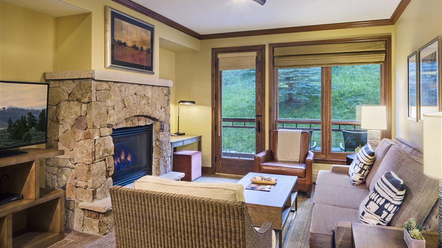 Living area at Valdoro Mountain Lodge located in Breckenridge, Colorado